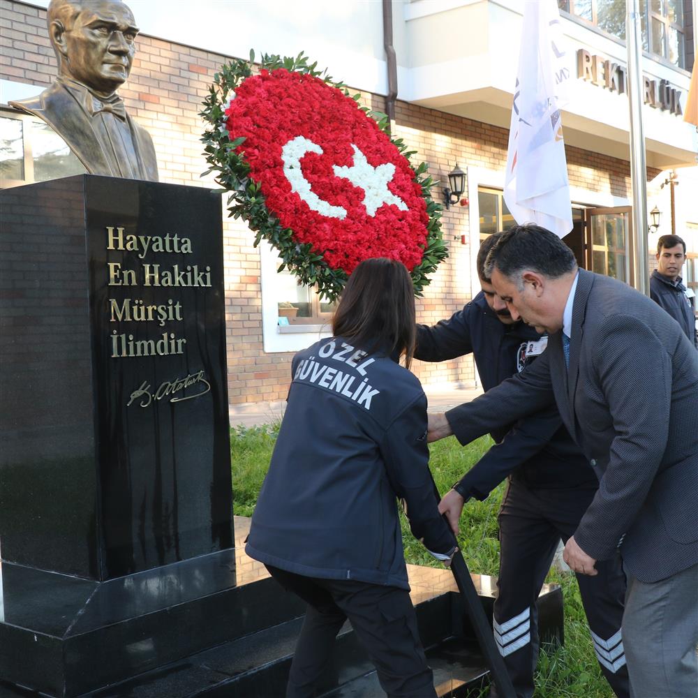 GTÜ’de Atatürk Törenle Anıldı 